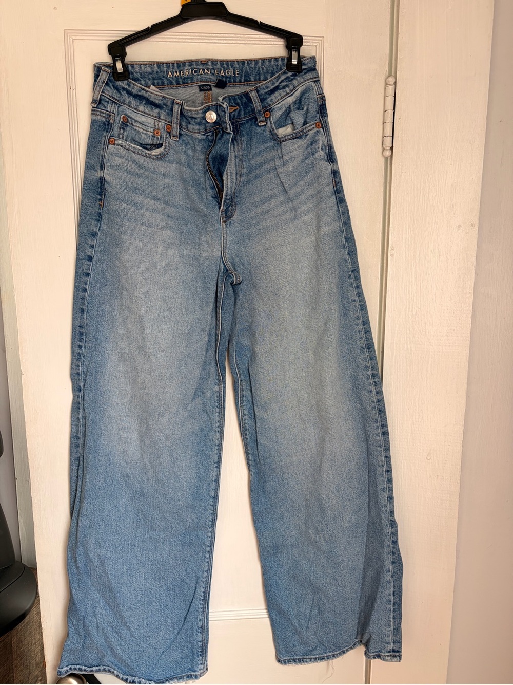 American Eagle Outfitters Light Wash Wide-Leg Jeans